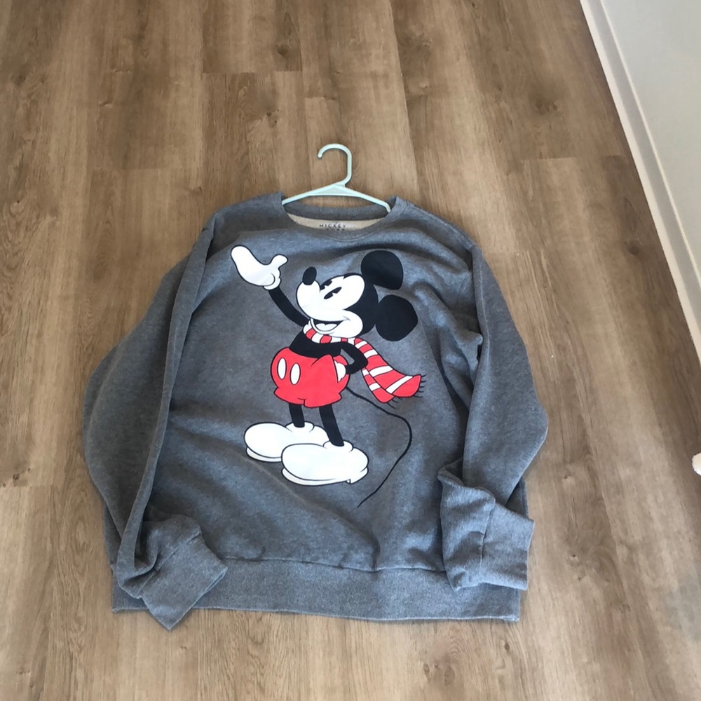 mickey crewnceck